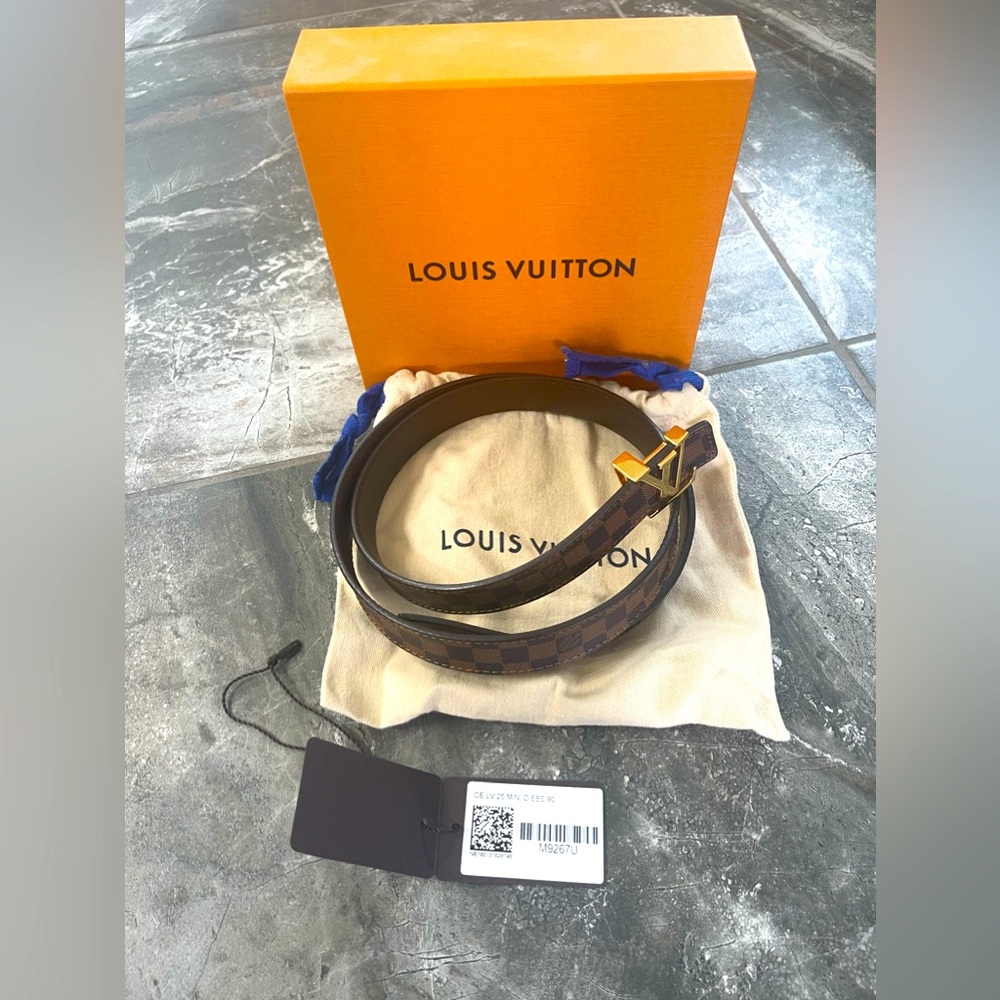 Authentic Louis Vuitton 25mm damier ebene logo belt. Size 90